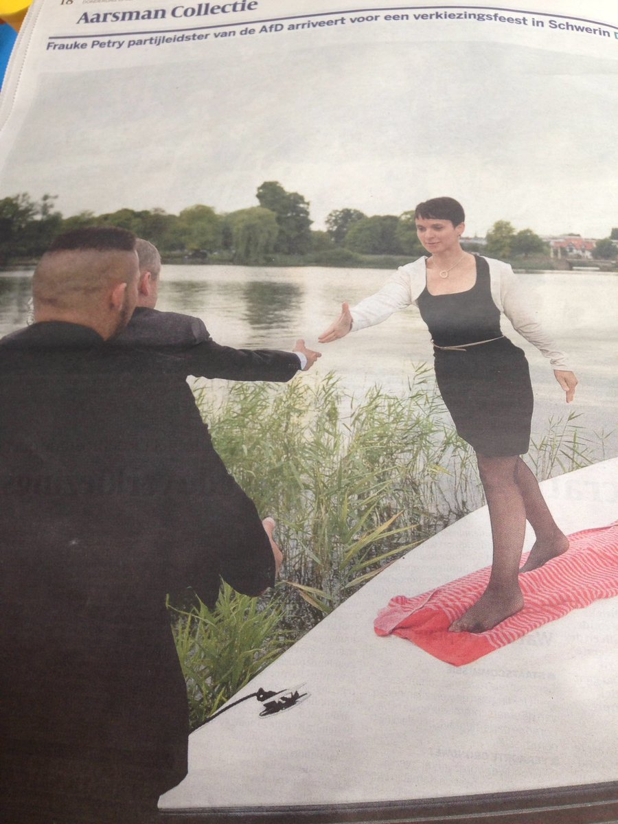 Wies van Kats (@wiesvankats) on Twitter photo Mooie foto-analyse van <a href="/hansaarsman/">Hans Aarsman</a> in Volkskrant. De verborgen helpende hand en held op kousenvoeten. Mooie foto-analyse van <a href="/hansaarsman/">Hans Aarsman</a> in Volkskrant. De verborgen helpende hand en held op kousenvoeten.