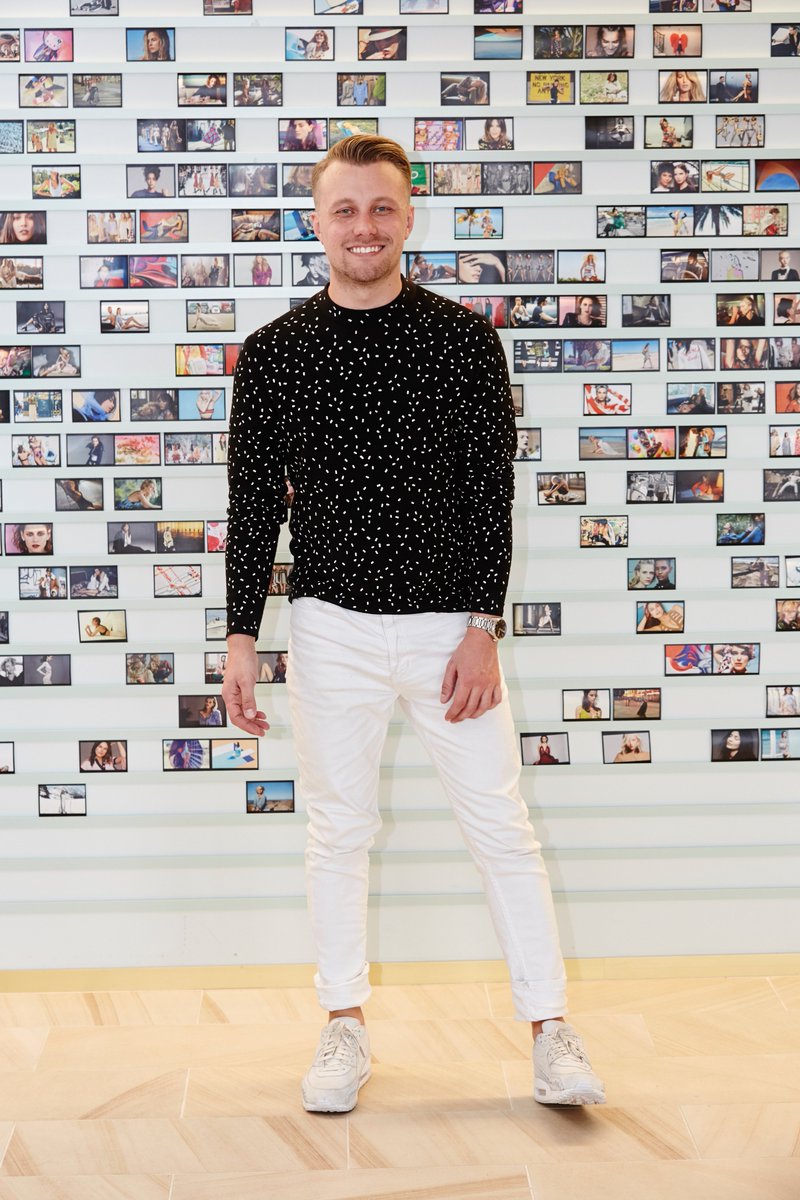 ELLEaus's tweet photo. What we wore to the #ELLETwitterTakeover today starring three staffers, a photo wall and one A+ @cosstores sweater. https://t.co/Qse5i2oEkS