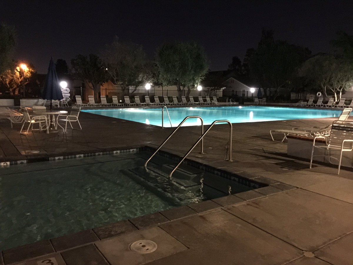tsurimi's tweet photo. Ghost town breeds a serene late-night swim and hot tub relaxation.🙌🏻 #LifeIsGood #WorkWhenIWant #DuesPaid #AmWriting https://t.co/rZLIt0bsjv