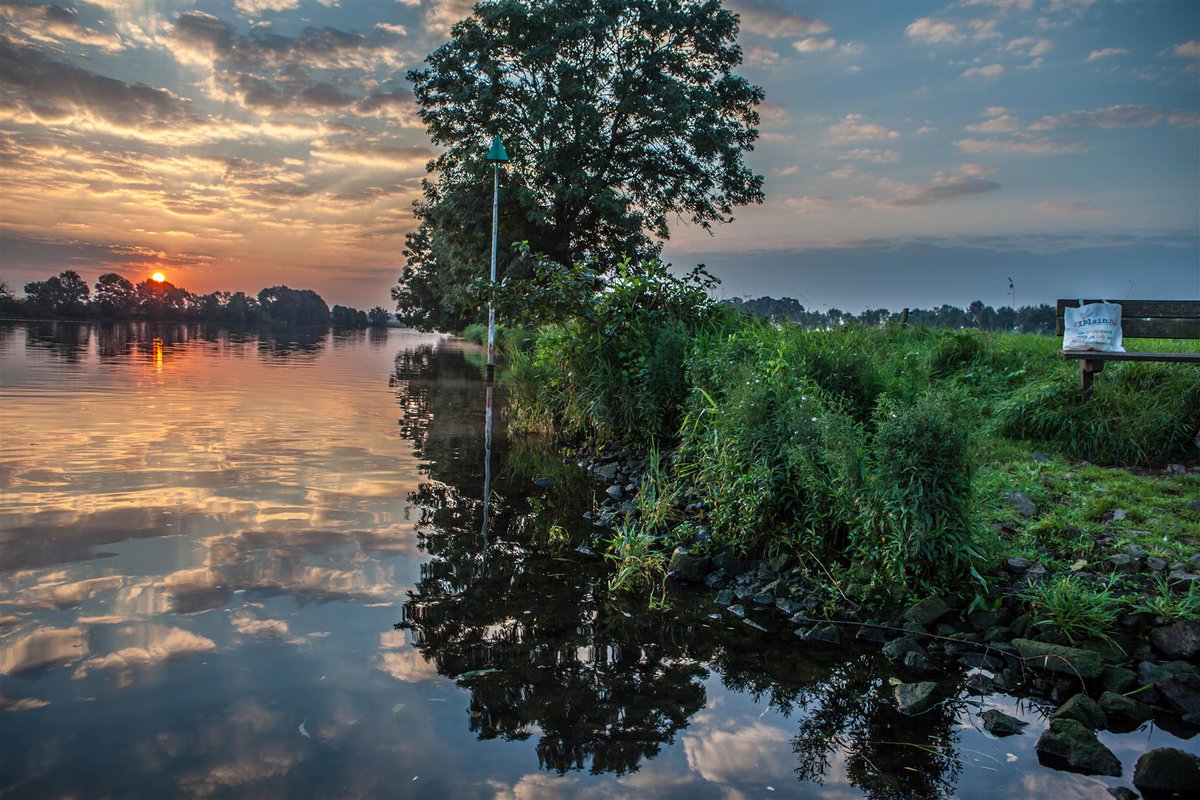 Het 2Xplain-tasje, drager van actuele en praktijkgerichte vakinformatie, ook handig voor een ontbijtje aan de Maas