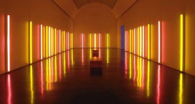 Resultado de imagen de dan flavin obras con periodicos