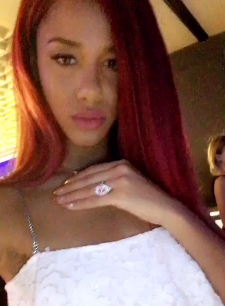 natalielarose's tweet photo. I swear this ring'll make you wanna be engaged ! #tiffannyandco #cocktailparty #rarepinkdiamond #nyfwss17 https://t.co/bqjEdjhjTh