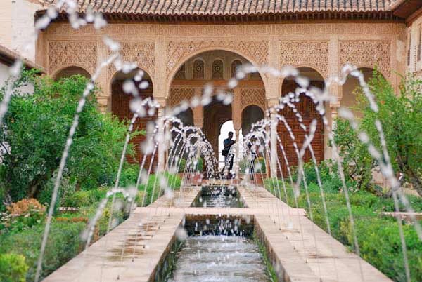 EmbEspAustralia's tweet photo. Muslims #swamped #Spain 7th century with top-notch irrigation systems, maths, philosophy, architecture, medicine... https://t.co/G44OPqcpXT