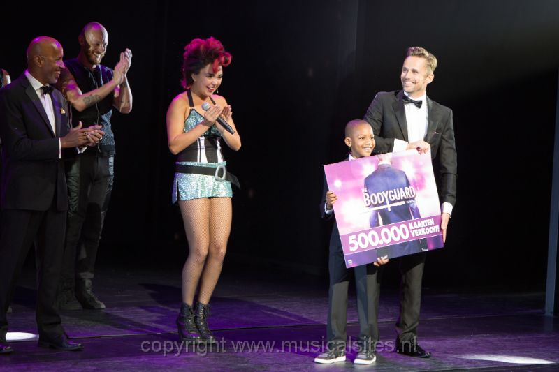 Dubbel feest bij The Bodyguard. Meer op musicalsites.nl <a href="/TheBodyguardNL/">The Bodyguard</a> <a href="/nurlailakarim/">Nurlaila Karim</a> <a href="/Romymonteiro/">Romy Monteiro</a> <a href="/Davemantel/">Dave Mantel</a>