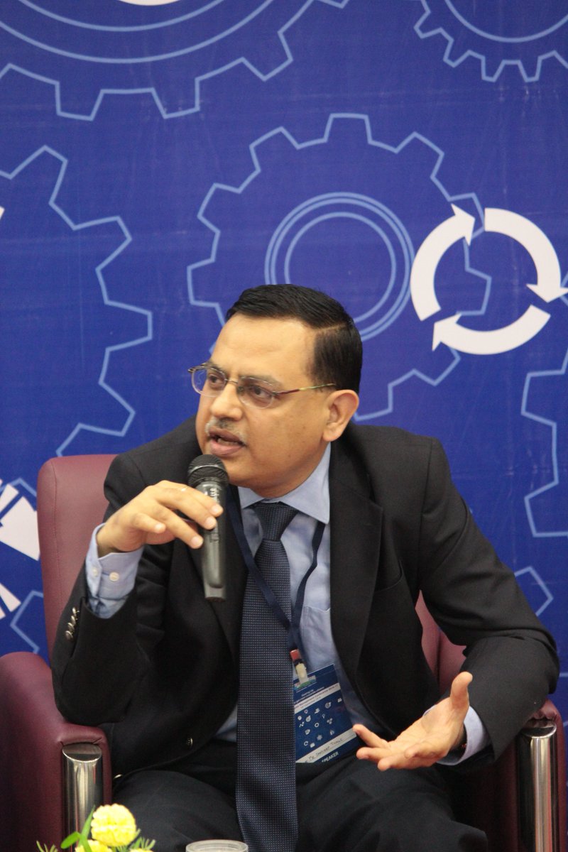 GreatLakes_MBA's tweet photo. Mr. Sandeep Tyagi, Director HR, Samsung India, presents his views on Rewards & Recognition #GLHCMC2016 https://t.co/D88SqVGaQz