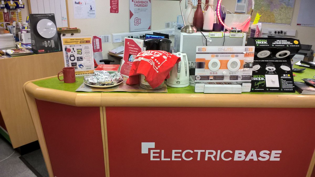 ebasewycombe's tweet photo. #cashbackthursday in full swing!!! #freebaconrolls are moving fast
#Electricbase #mbb2015 https://t.co/EWphYX2f8t