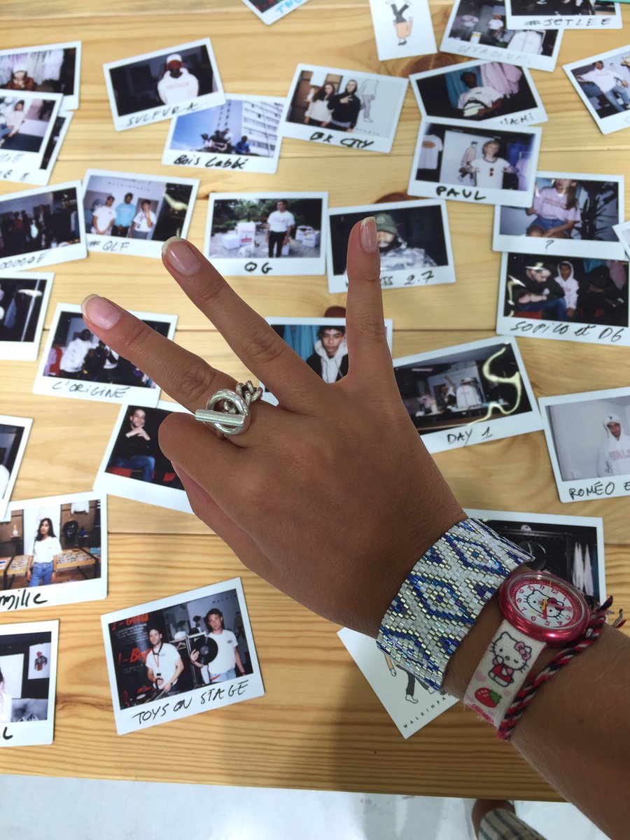BarbrCvr's tweet photo. #citadium #friends #paris #bordeaux #cintabali #bracelet #Hermes #ring #flikflak #streetstyle https://t.co/cPRbszf70Z