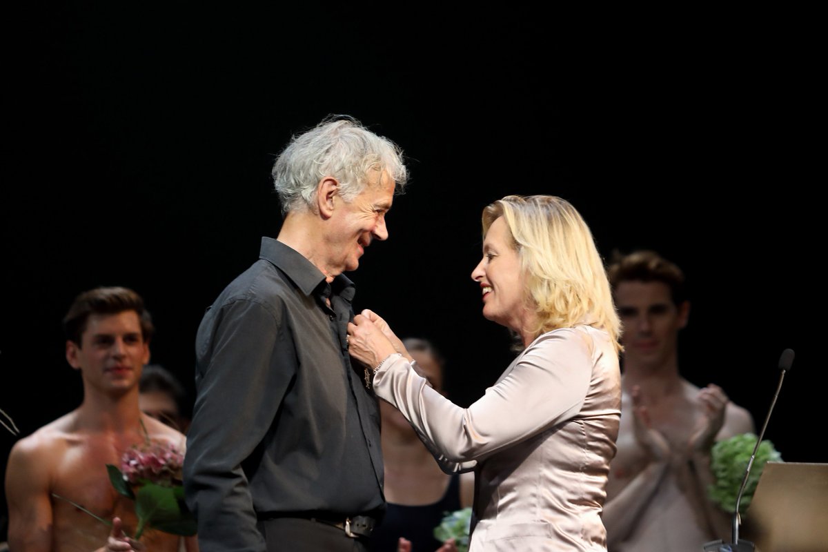 Bafloon's tweet photo. Toer van Schayk promoted to Officer in the Order of Orange-Nassau last night @Dutch Masters premiere #ballet #legend https://t.co/zPeP17NXpP