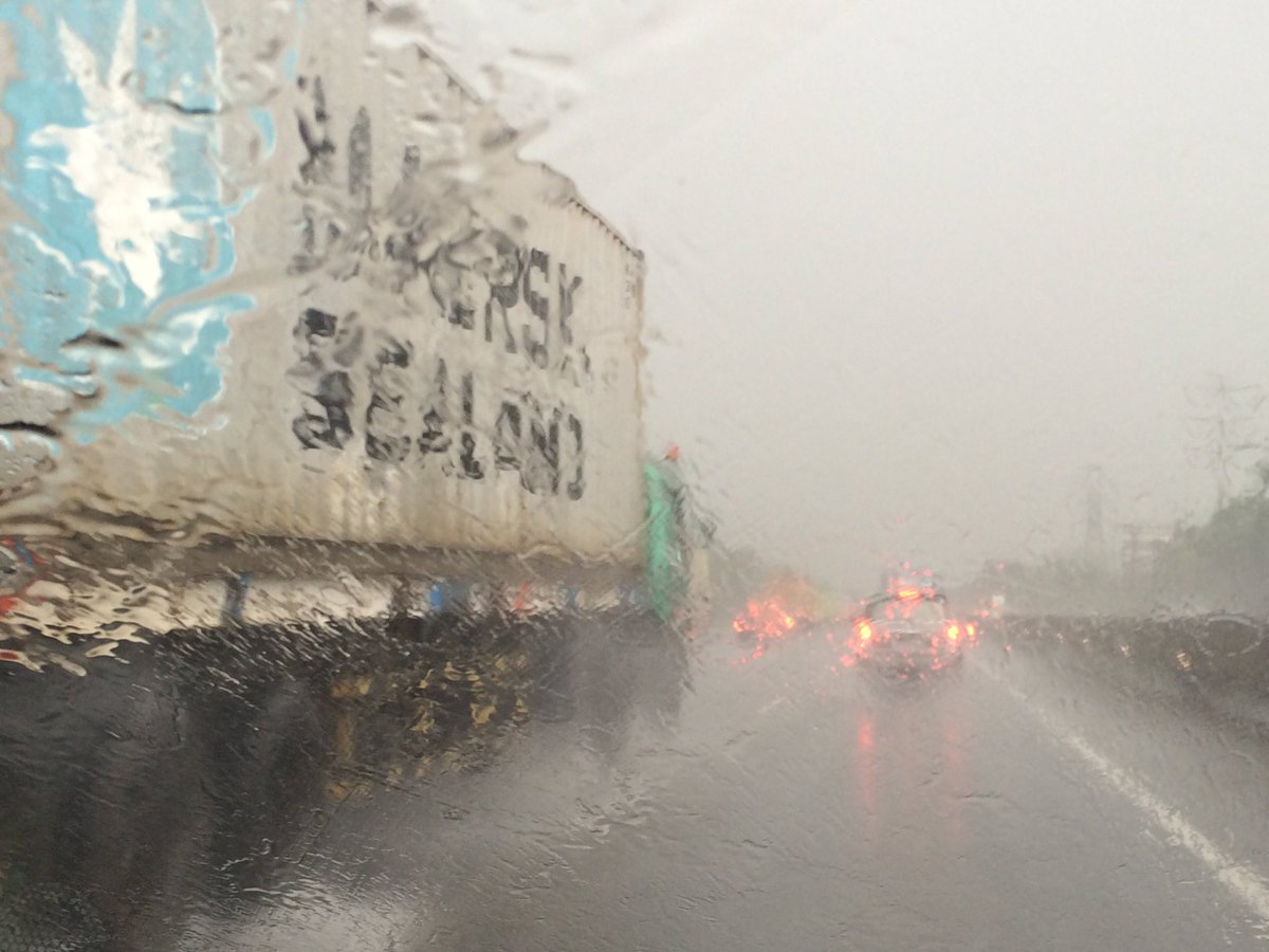 Hujan besar dan macet di tol Cikampek arah Jakarta .. Hati hati yang berkendara #RTMCjabar #lalinjkt <a href="/PRFMnews/">Radio PRFM</a>