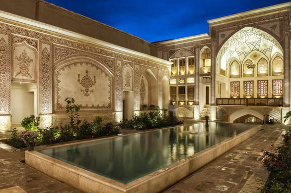 Irantraveling's tweet photo. #Mahinestan #Raheb a Traditional #Hotel located in #Kashan, iran with its exquisite artwork and #architecture #iran https://t.co/HIs64W3ITi