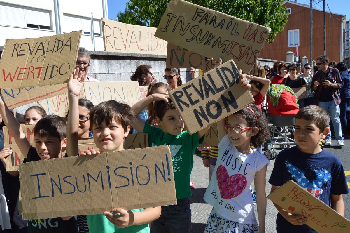 El_consciente's tweet photo. Recogidas 240.000 firmas contra las #reválidas d Wert y el modelo educativo del #PP (#LOMCE) https://t.co/7iWSbDcIH3 https://t.co/I9doqflm2w