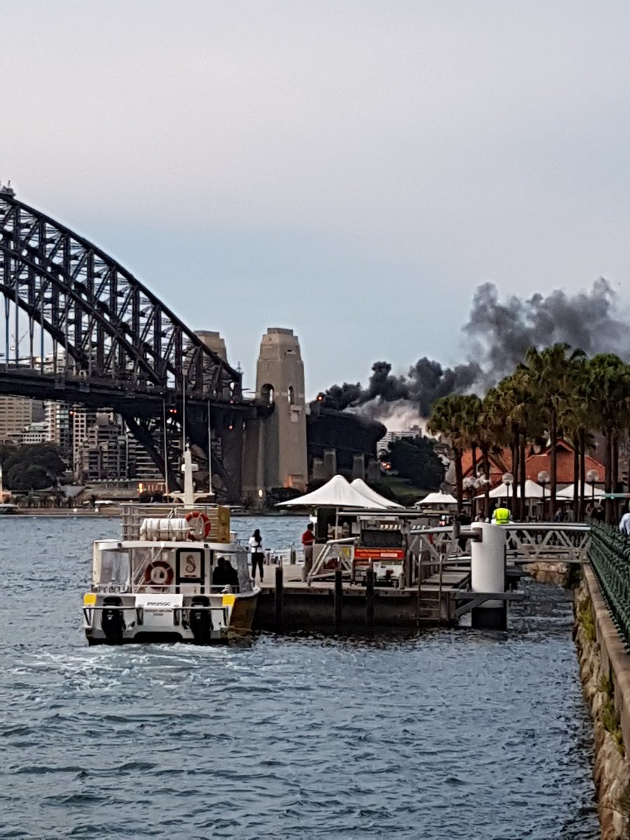 SGPerth's tweet image. #harborbridge  #sydney #busonfire