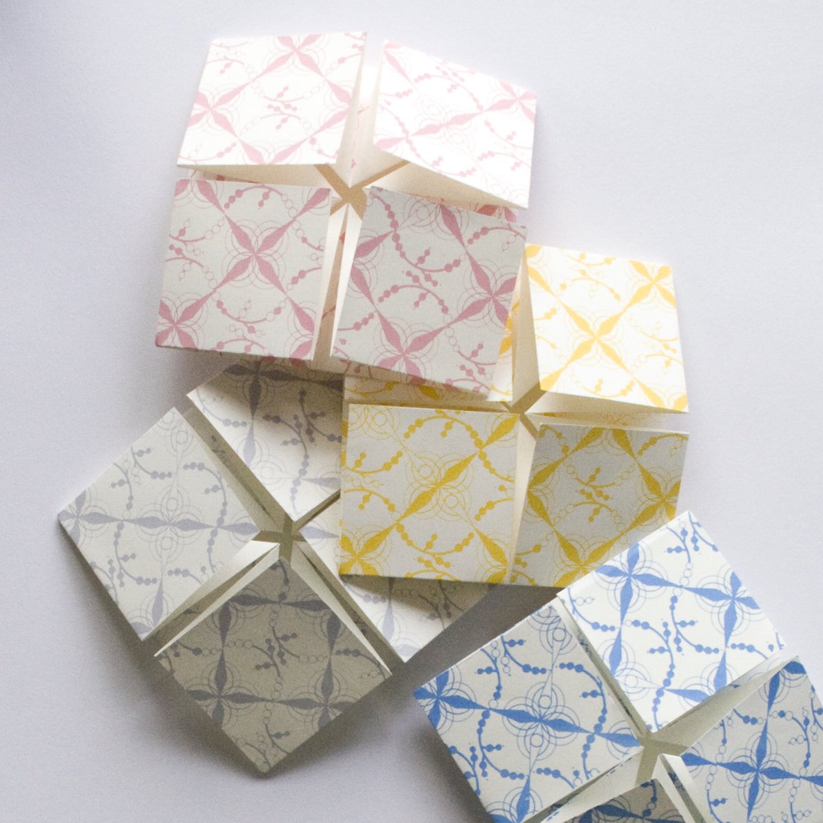 _somethingMADE's tweet image. #tbt to our origami pastel shades #stationery #stationeryaddict #makersgonnamake #etsy #wedding #screenprinting