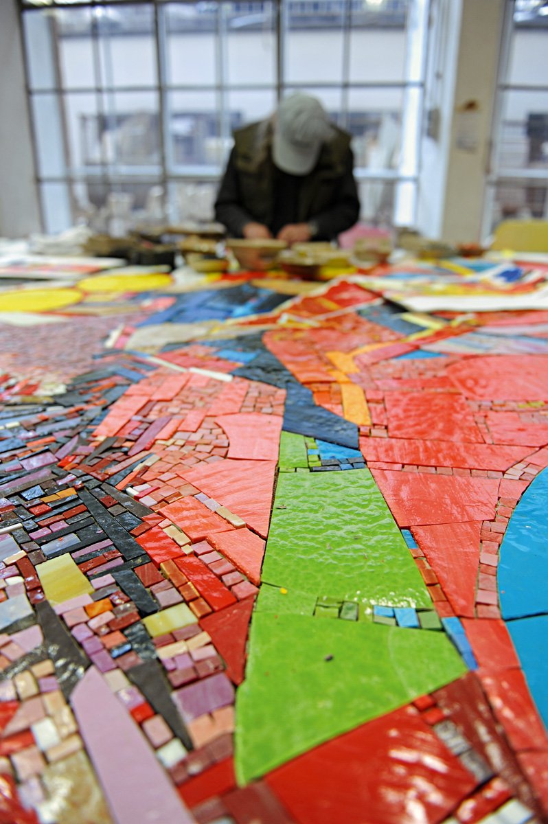 mayersof_munich's tweet photo. The Making of "Universal Delights" by Stephen T. Johnson for the Universal City #Metro Station in #LA
#mosaic #color https://t.co/EiTWRJD48T
