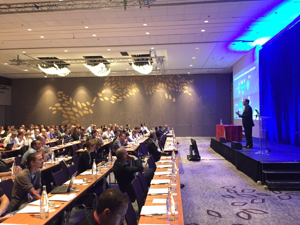 danhauenstein's tweet image. Bearden in Paris @hortonworks #futureofdatashow in front of a great crowd