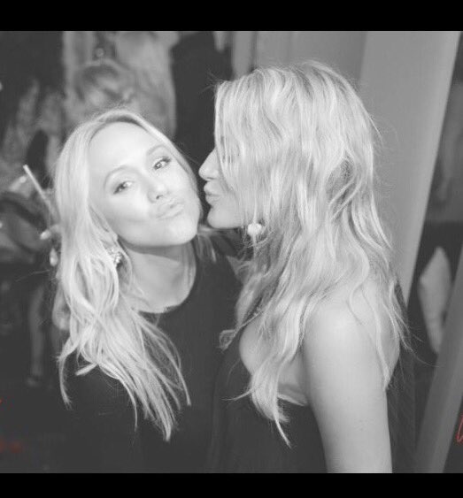 Mel_PW's tweet photo. ✨✨✨🎈🎈Happiest of birthdays to @KatD_izzle🎈🎈 ✨✨✨✨👯 https://t.co/W4CPfydQbs