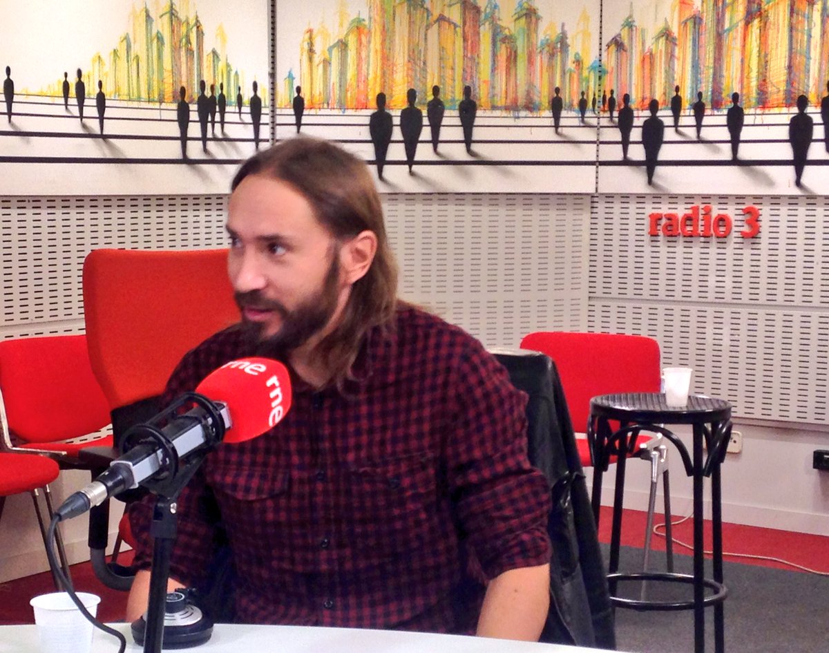 HET_Radio3's tweet photo. Descubriendo a Robert Bans un nuevo 'sugar man' con @iserranoc y la caja escondida en un piso de Berlín @radio3_rne https://t.co/FppjrIBjDR