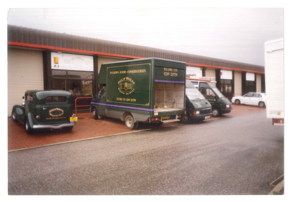 PWhearWindows's tweet photo. #TBT 1989. From the right: #Transit, #RenaultTraffic, Transit Luton Box van, oh... &amp; a 1934 #Ford 'Sedan Delivery'! https://t.co/ZXjrzzAE5p
