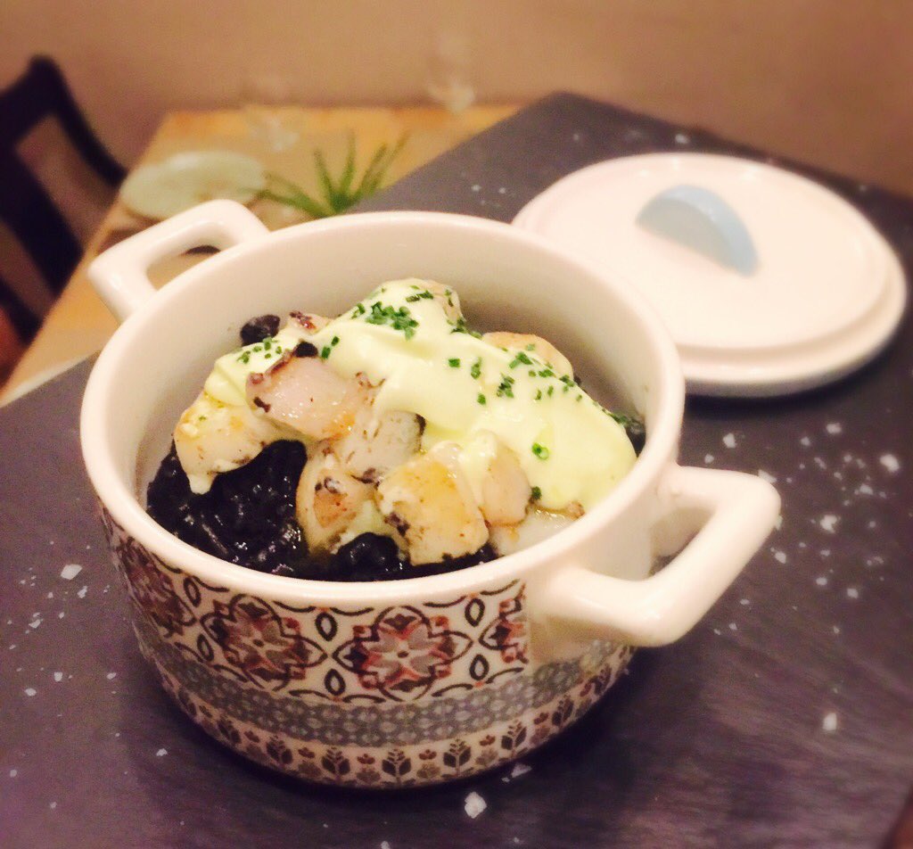 toptenmadrid's tweet photo. Nuestros fogones están a tope! Estamos preparando un risotto, y no os imaginéis que bien huele!Hambrientos por aquí. https://t.co/HhPvhQBHoR