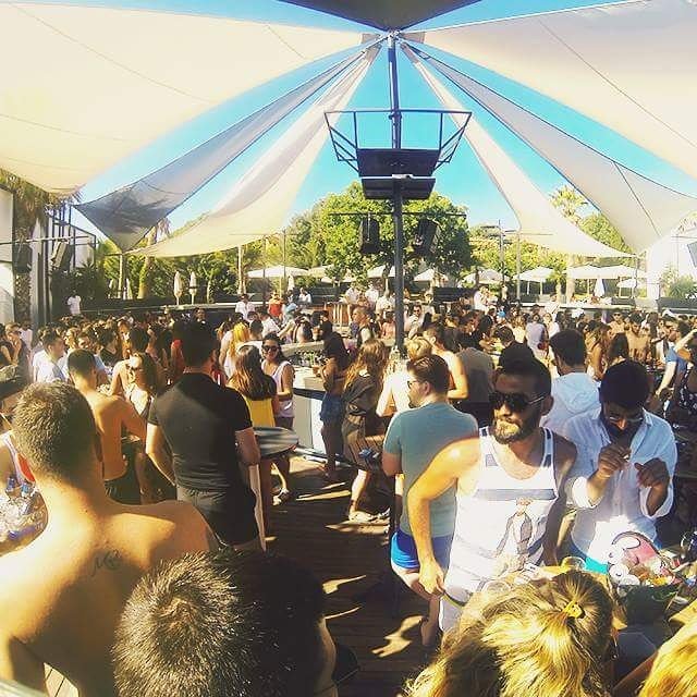 KafePiBeachClub's tweet photo. Burada yaz bitmedi! Durmak yok, eğlenmeye devam! ;) https://t.co/wx3o5YB3Vt
