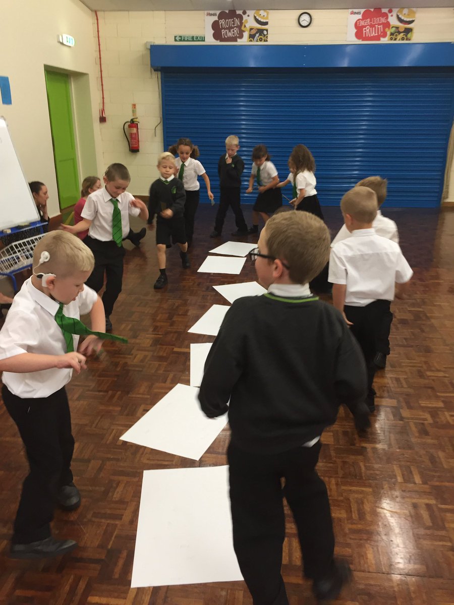 OnoFnlomce_net's tweet photo. Phonics bumps #engaginglearning #afl #Lindenloveslearning #LRAY1 #LRAY2 https://t.co/k11GnrpBLb