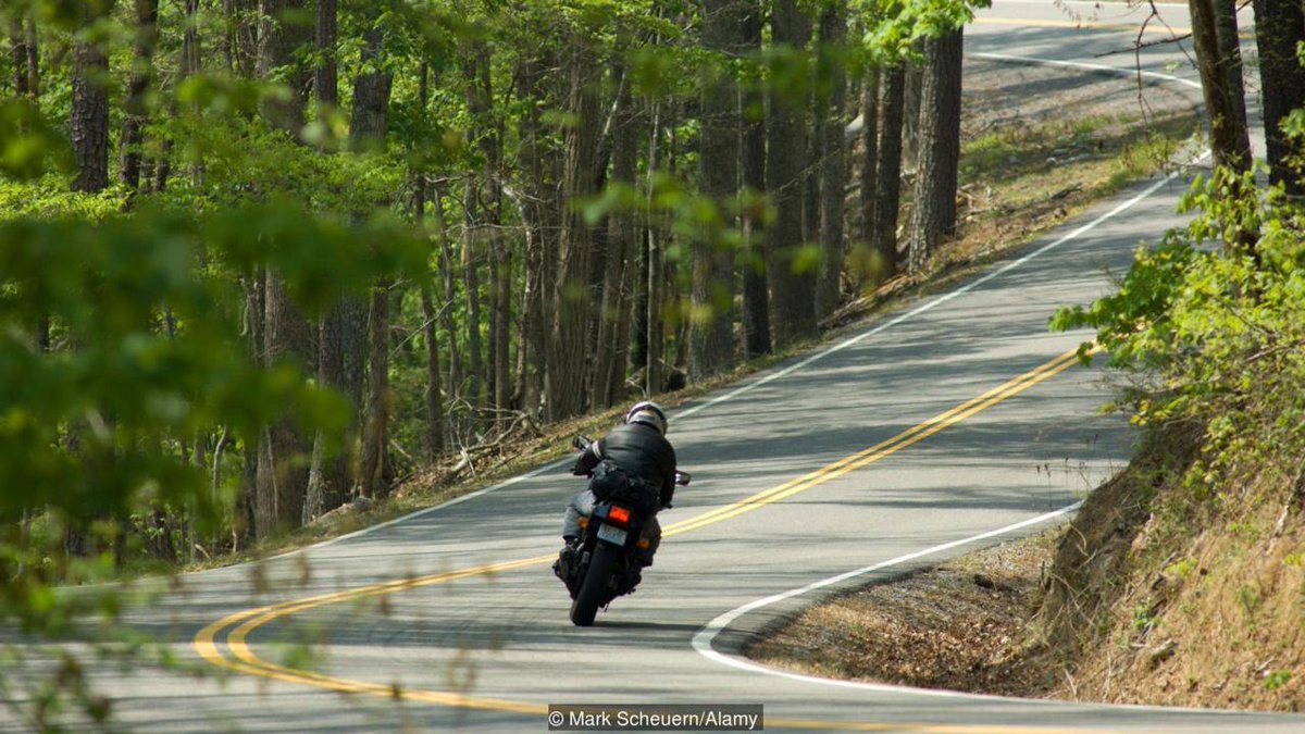 BBC_Travel's tweet photo. 318 turns on the @tailofthedragon makes it a legend among riders. @ericbarton investigates: https://t.co/N545grcQ9h https://t.co/iLbYsdHwdA
