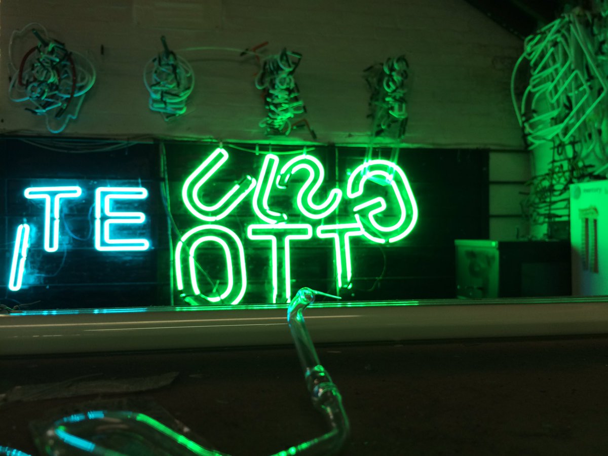 NEONSIGNSUK's tweet photo. Thursday morning #NeonWorkshop #neonsigns #neonart #neonlighting #bespokeneon #workshop https://t.co/A8BTq3bMSI