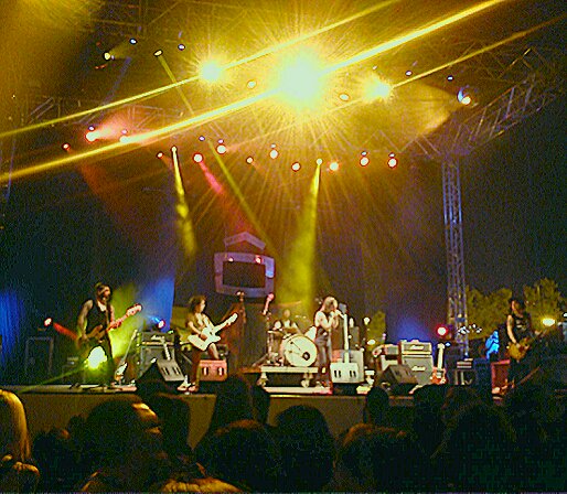 neondeltaband's tweet photo. ACCIÓN #Imparables #Imparable2016 #rockenespanol #RockNacional #Fiestasalcorcon2016 #Publico #Escenario #Luz https://t.co/y77xFZWI9s