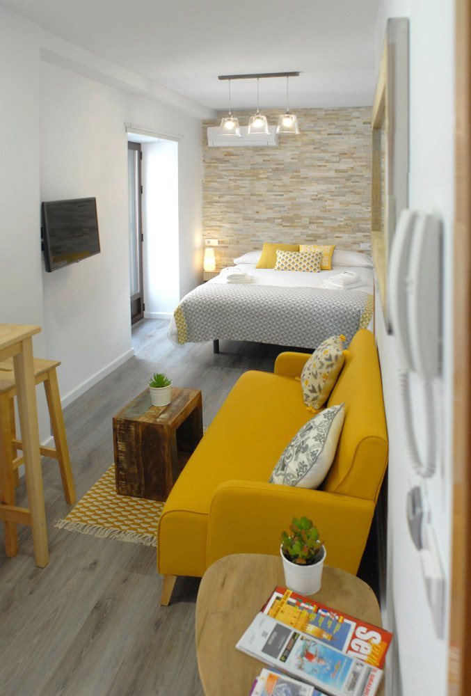 ComeToSevilla's tweet photo. Buenos días desde Menta, Canela y Romero, los apartamentos de @ComeToSevilla. La Casa de las Especias, en la Alfalfa https://t.co/IFT7tteHqi
