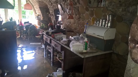 ReseauRAS's tweet photo. Suite inondation #pompage #décontamination #assèchement traitement mobilier et textile @ReseauRAS @MRenov2 https://t.co/M77D8OUVES
