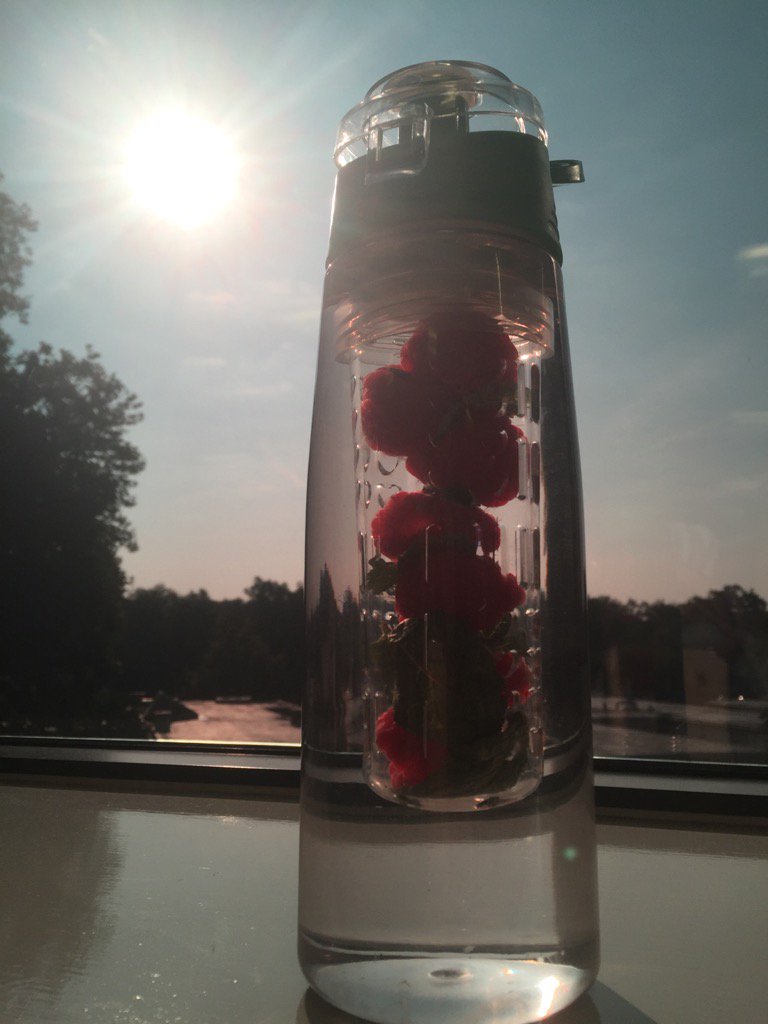 D13km5's tweet image. #TodaysFlavour is mostly #Raspberry and #Mint
