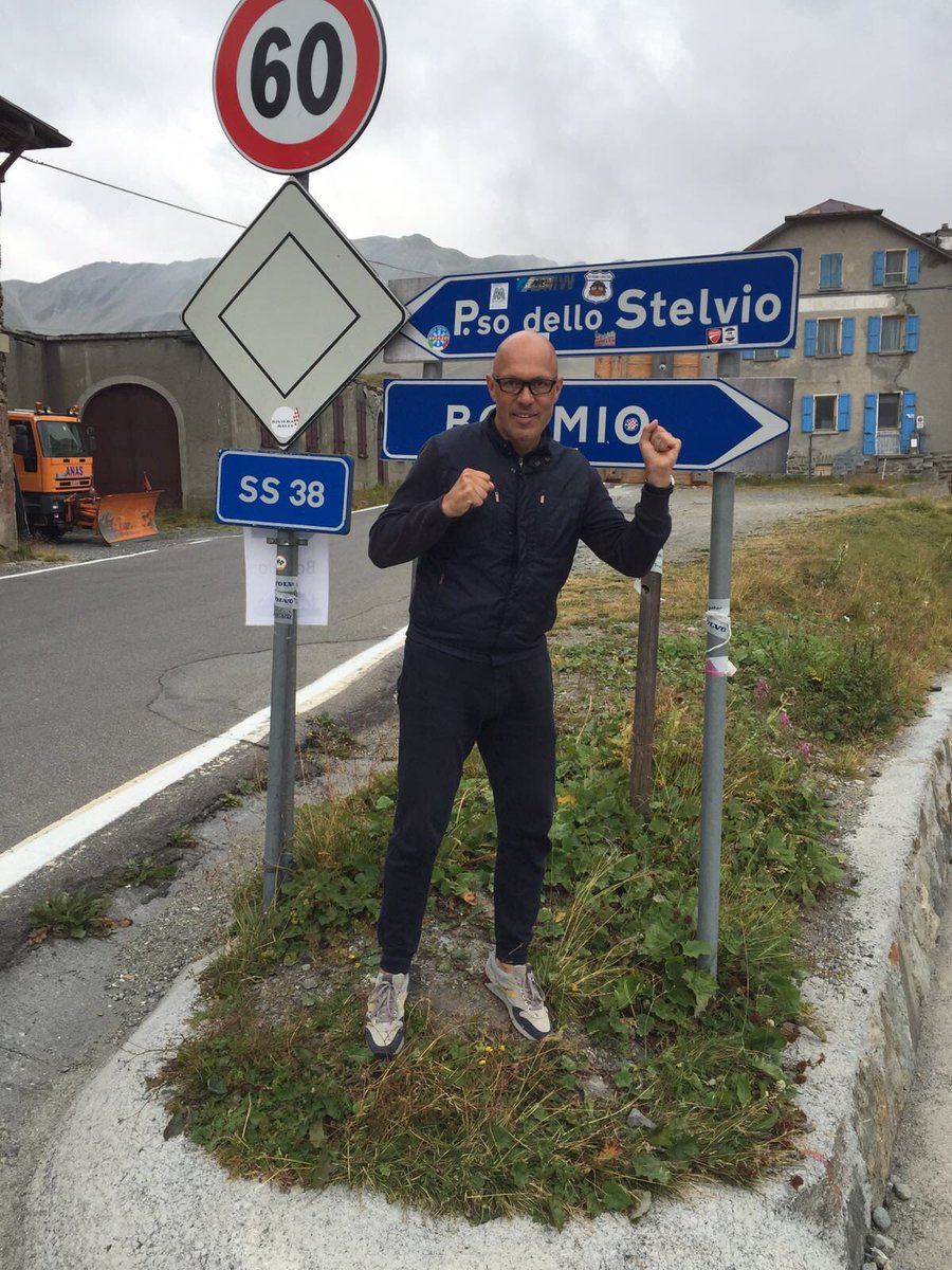 beklimstelvio's tweet photo. Gert Jakobs is in de buurt! #ikbeklimdestelvio.nl https://t.co/Y7YmCk1SMw