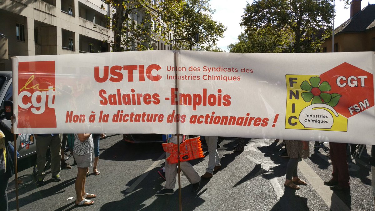 pyb_38's tweet photo. L'#USTIC au cortège de la #Manif15Septembre à #Lyon contre la #LoiTravail avec les copains de la #CGT ! https://t.co/RbforAuPo8