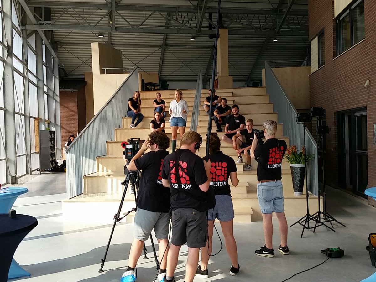 keeslokhorst's tweet photo. DE opvolger inspireren op @DairyCampus . Leuk om te doen @DCLectoren @DairyCampus #VHL dank aan @Boerderij_nl https://t.co/atl5RngP3R