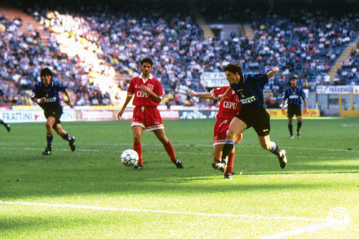 Inter_id's tweet photo. ⏳ #TBT: Masih ingat?! Serangan @javierzanetti penentu kemenangan #InterPerugia 1996 👉 https://t.co/P4w1W4yhSq #FCIM https://t.co/k9eA9kuYeM