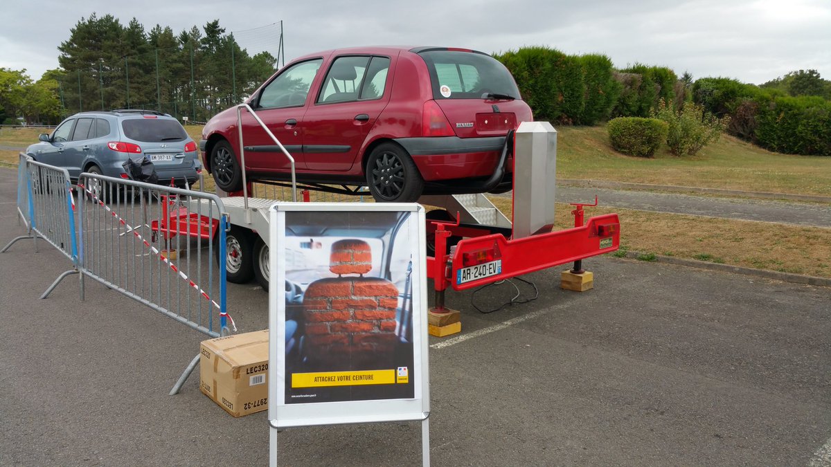 ASSO_SASER's tweet photo. #rennes action prévention sécurité routière #parcoursalcool #voituretonneau #simulateurconduite @GroupeMacif https://t.co/o4mEBkgQQt