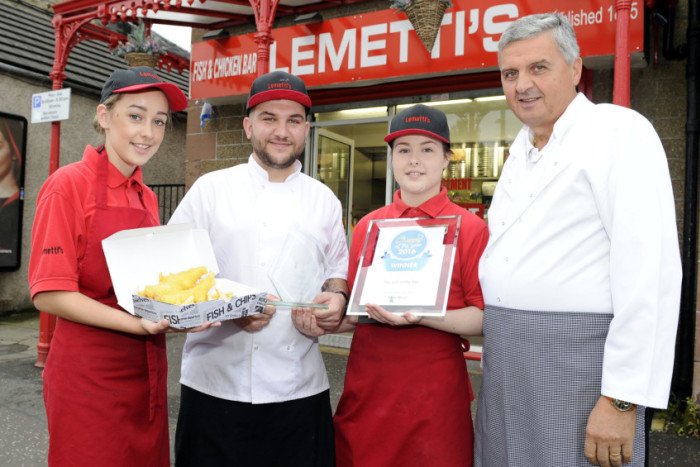 falkirk_herald's tweet photo. #Falkirk Chippy of the Year dedicates award to late former owner...
#COTY2016 
https://t.co/akGRanicHC https://t.co/cDzVlNijQk