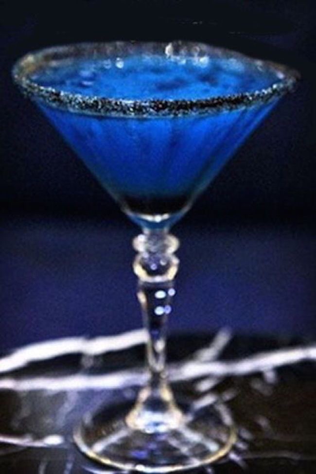 LouWright_RP's tweet photo. #BlueVodka 🎃💀🕸 https://t.co/8XMjBaObQ4