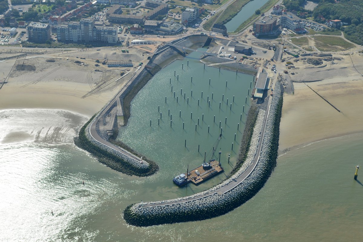 Zwakkeschakels's tweet photo. Uitstekend weer voor luchtfoto's toch?! We hebben nieuwe van #CADZAND-Maritiem. Kijk op: https://t.co/yzMzOtKYWZ https://t.co/FizwVLHz3L