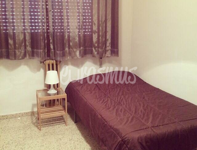 RoomGranada's tweet photo. Student #room available from November 2016, near the center of #Granada! 
To rend it: info@room-granada.com #No303 https://t.co/0TrYmEjl2v