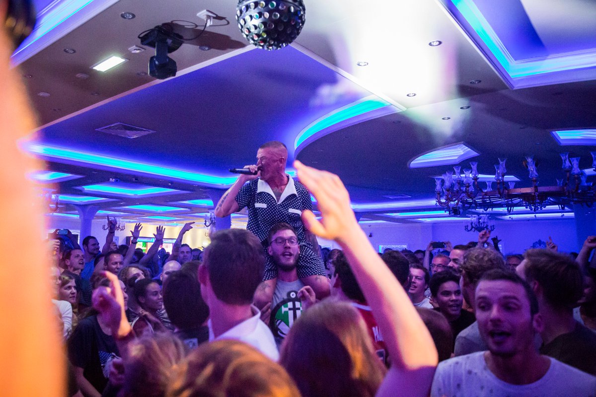 Benieuwd naar <a href="/de_likt/">De Likt</a> en <a href="/DOOXSOFFICIAL/">DOOXS</a> in Melody Partycentre? youtube.com/watch?v=pmOv7S… ism @rotownrotterdam