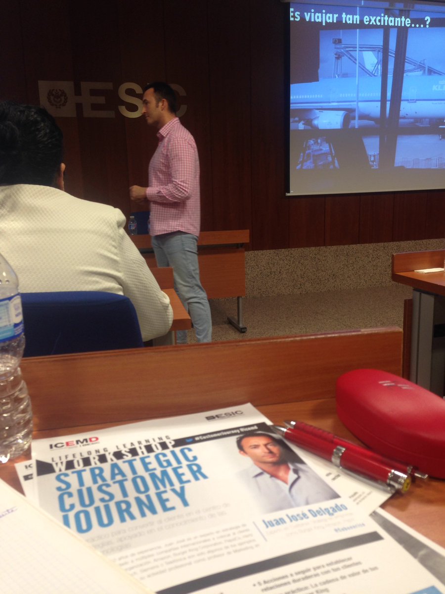 juliagg82's tweet photo. Vuelvo al #esic 2 años después para asistir al workshop Strategic Customer Journey de @CuboNoriso https://t.co/LQTk5UxLbJ