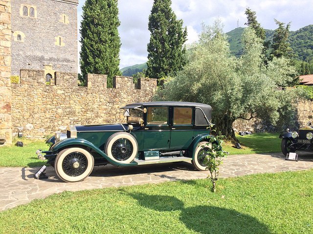 GeograficaXXI's tweet photo. Viajamos hasta @HighMotors @torreloizaga  https://t.co/8UySzovWVV Y lo suyo sería llegar en un Rolls Royce como este https://t.co/HPj7UIjHXP