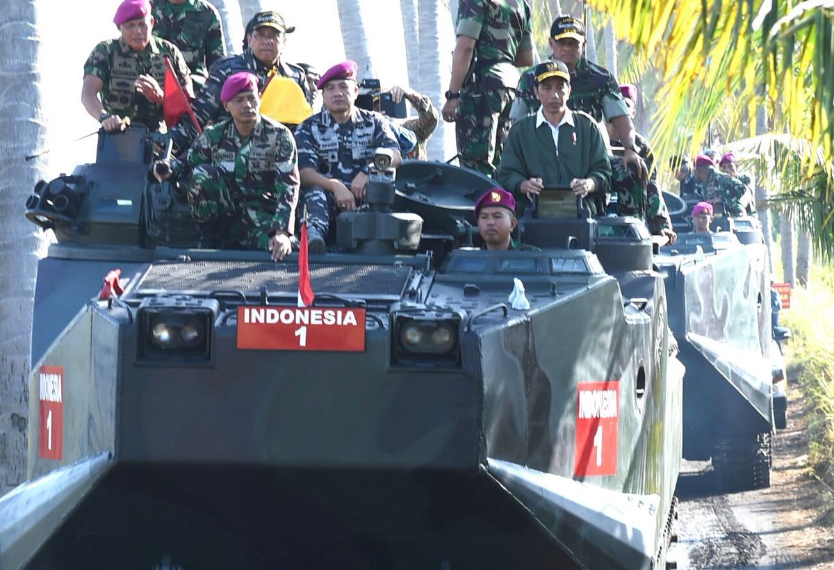 jokowi's tweet photo. Terus berlatih, bangun kemampuan tempur demi keberhasilan mengemban tugas-tugas negara -Jkw https://t.co/Xjdhxd8osC