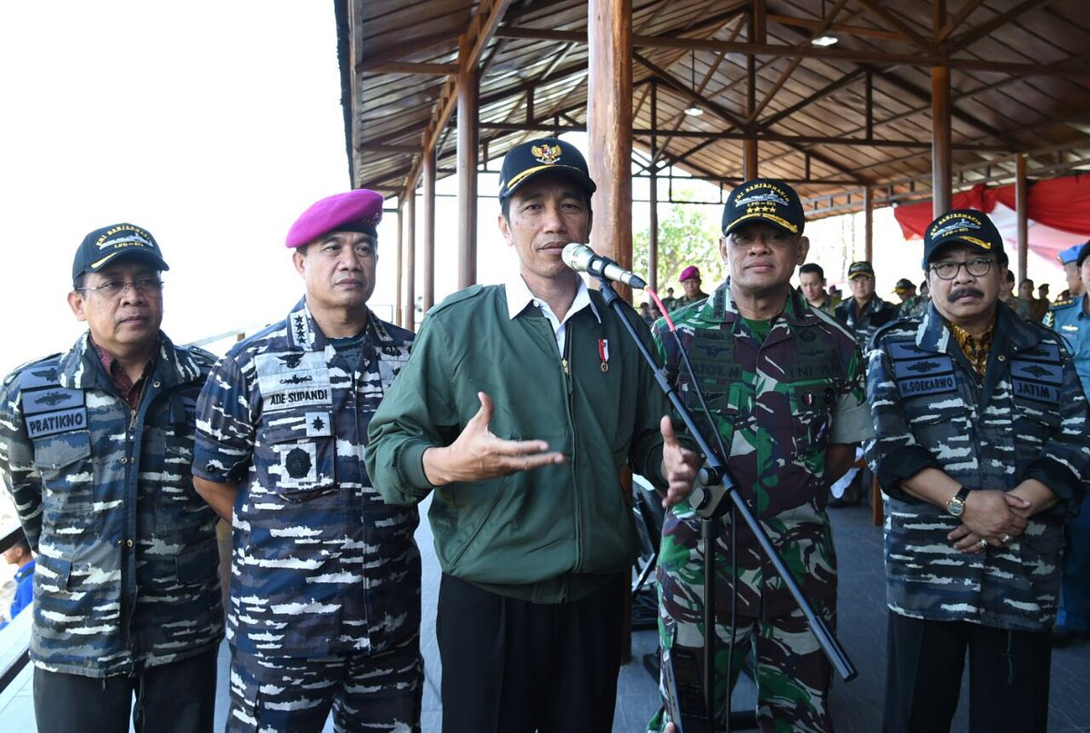 jokowi's tweet photo. Terus berlatih, bangun kemampuan tempur demi keberhasilan mengemban tugas-tugas negara -Jkw https://t.co/Xjdhxd8osC