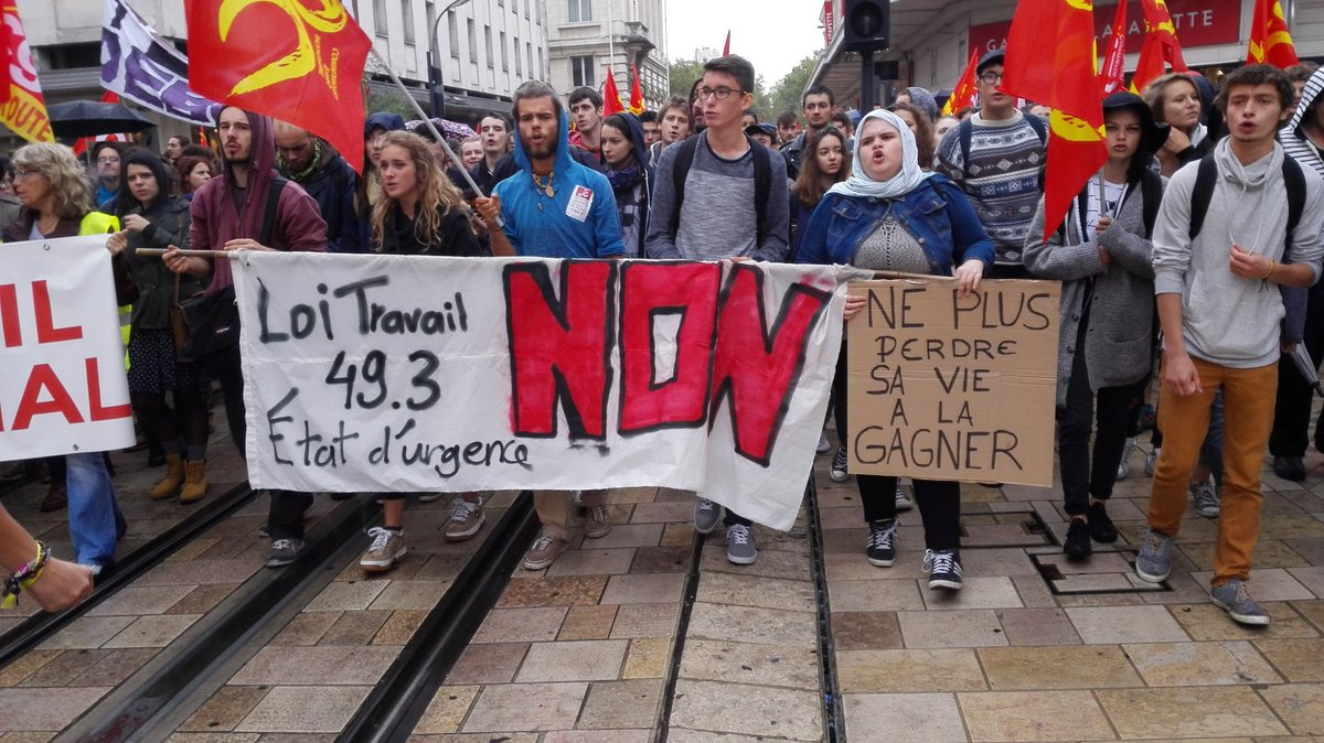 ToursEnAGros's tweet photo. À Tours on ne lâche (toujours et encore) rien ! #manif15sept #Manif15Septembre #LoiTravailNonMerci #LoiTravail https://t.co/R4UPd2NgmT