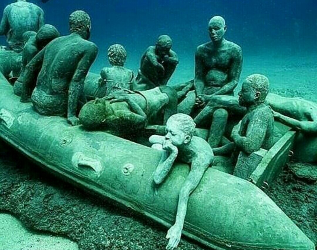 ocanalsb's tweet photo. Dicen que el mar lo engulle todo, xo nada podrá engullir nuestra vergüenza como sociedad #shame https://t.co/VBCpEyeJpL