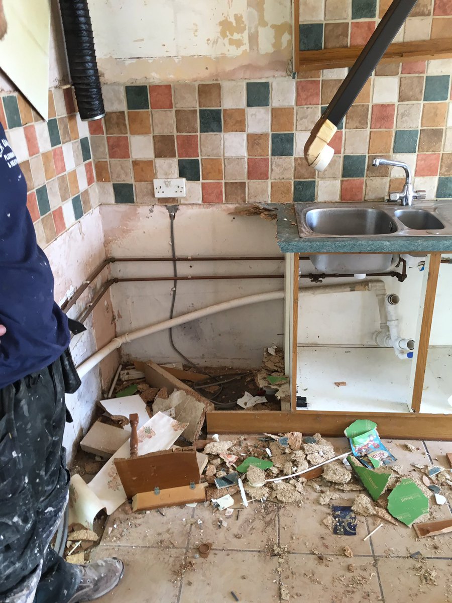 CFOakes's tweet photo. #kitchen #diner rip out in #Roydon #essex finished pics to follow. https://t.co/cHzWG5d7Dy