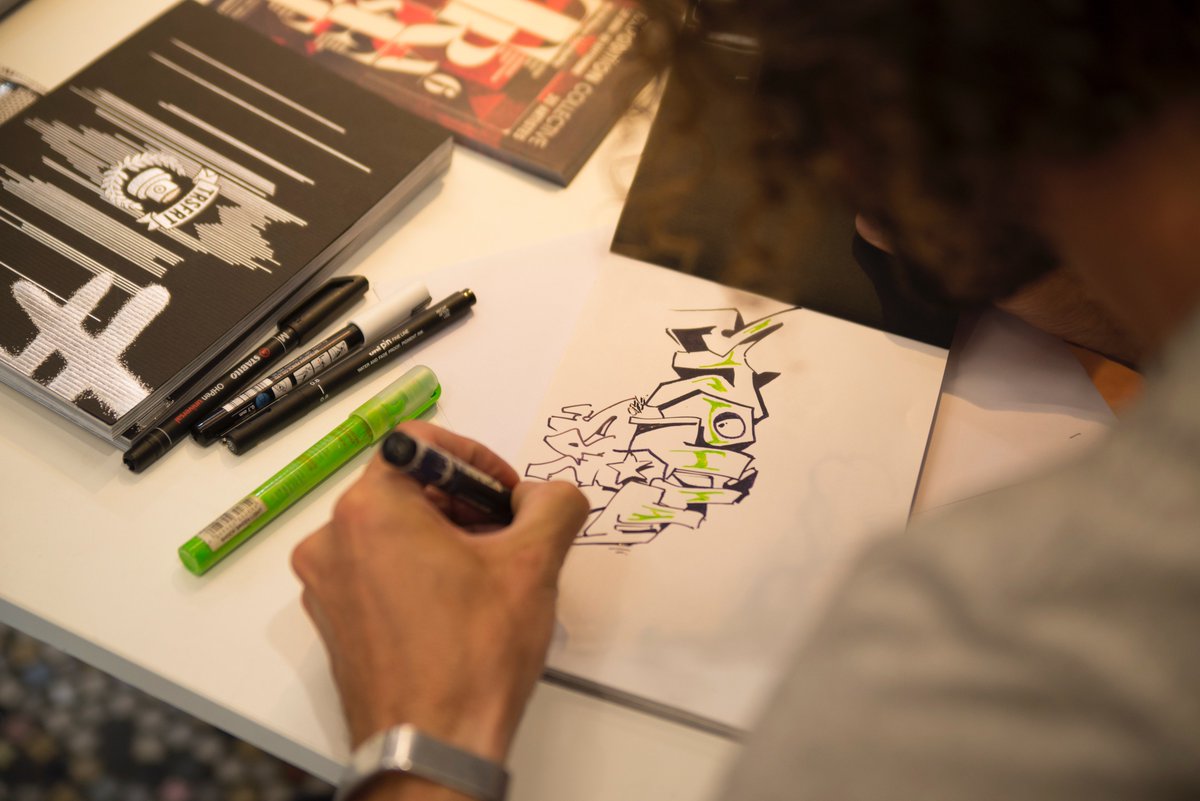 EXPOTRANSFERT's tweet photo. Samedi 17 septembre, 15h - 18h : dédicaces du livre TRSFRT# à la librairie Georges de Talence ! ✒️📕✌🏽 https://t.co/idiHtujAV2