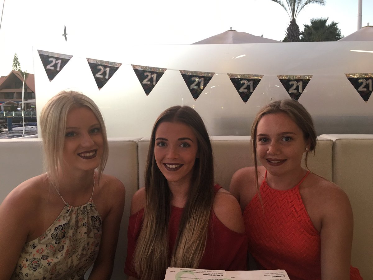 emmatattsx's tweet photo. So sad I have to come home tomorrow ... @Katie_Thorntonx https://t.co/3r49yklKML